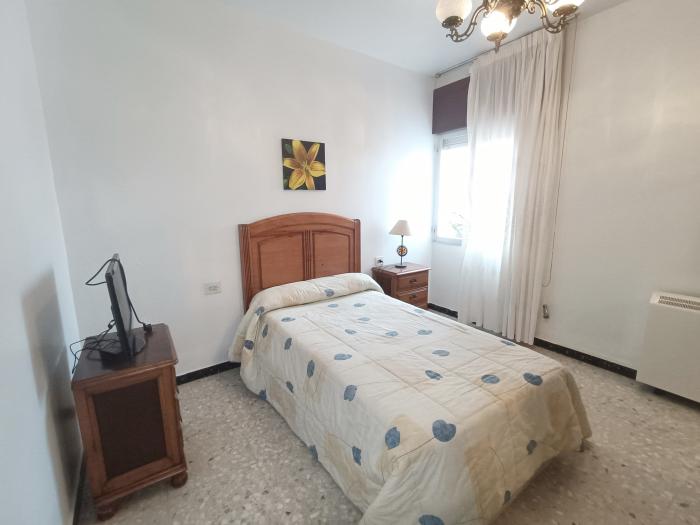 Se vende casa con pequeño jardín en Carreira